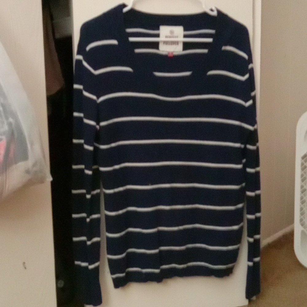 Light weight sweater